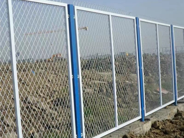 鋼板網(wǎng)護欄-01